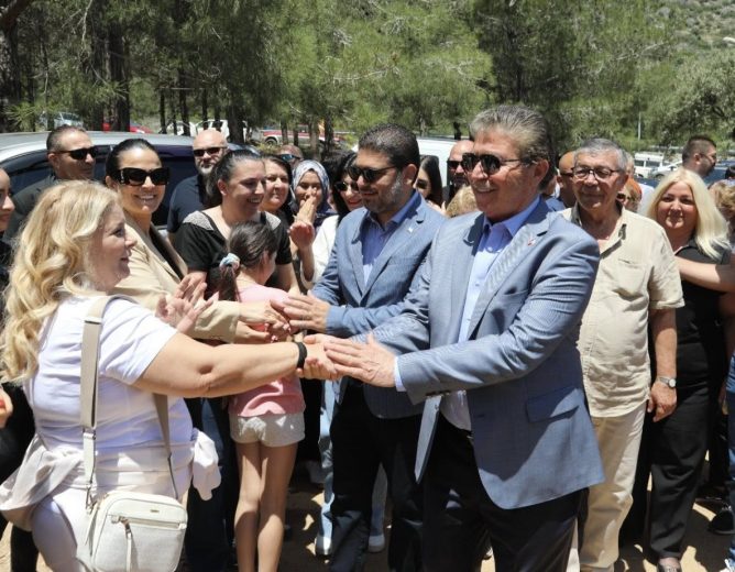 Ahmet Savaşan, partinin 50. yıl etkinlikleri kapsamında Boğaz Piknik Alanı’nda düzenlenen Bahar Pikniği’nde partililerle bir araya geldi