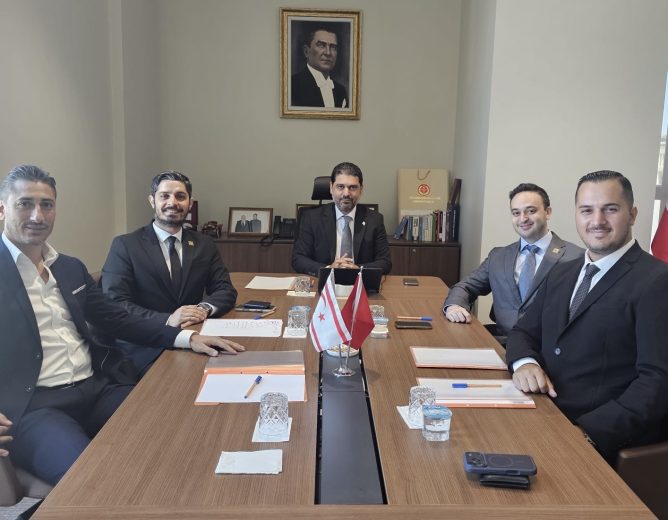 SAVAŞAN, GİAD HEYETİYLE GÖRÜŞTÜ